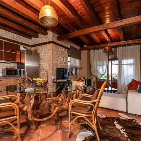 Michaela Shared Pool Villa, Willa